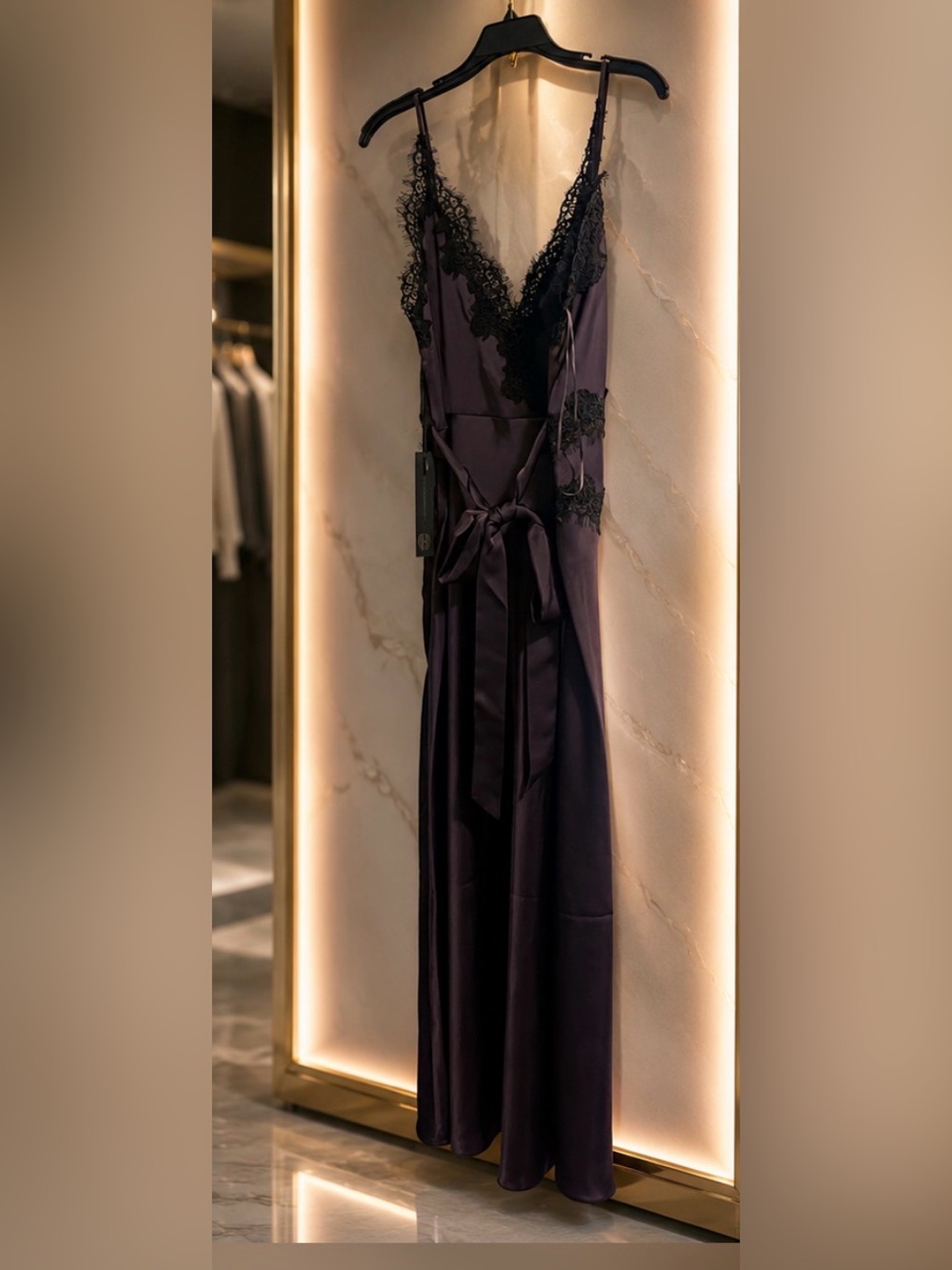 NEW HOUSE OF HARLOW LUXURY LACE SATIN MAXI DRESS SIZE XS,M and L
🚨NO DISCOUNT - Picture 4 of 9